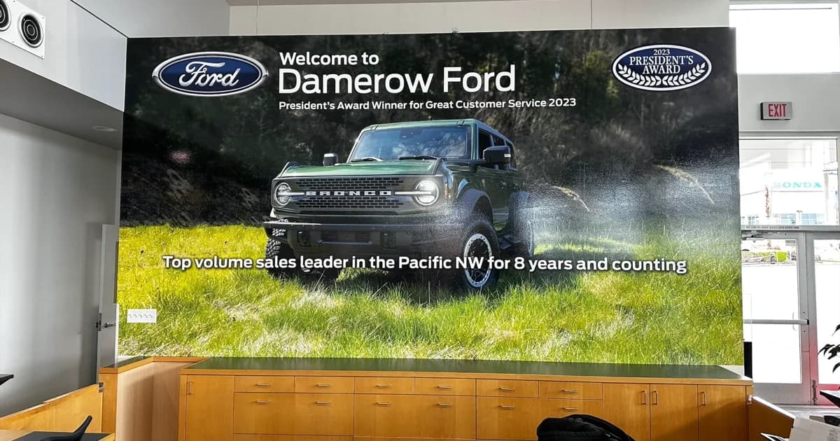 Large-format construction wall and exterior graphics installation